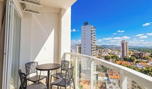 Basic Apartment | Outdoor dining