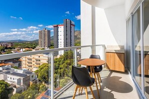 Basic Apartment | Outdoor dining - Modern Studio in a Condominium With Pool Msu0701 (Governador Valadares)