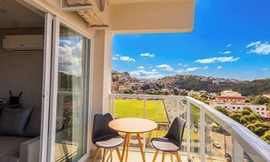 Outdoor dining - Modern Studio in a Condominium With Pool Msu0701 (Governador Valadares)