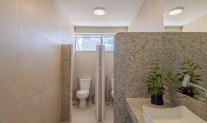 Basic Apartment | Bathroom