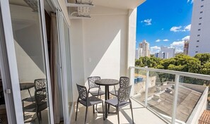 Apartamento básico | Opções para refeição ao ar livre