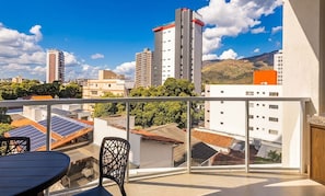 Outdoor dining - Studio in Condo w/ Pool in Downtown Msu0304 (Governador Valadares)