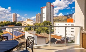 Outdoor dining - Studio in Condo w/ Pool in Downtown Msu0304 (Governador Valadares)