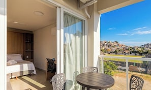 Basic Apartment | Outdoor dining