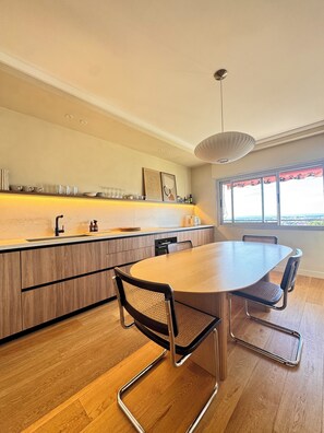 Dining - Apartment for 5 people, bright, luxurious, and with an unobstructed view. (Aix-en-Provence)
