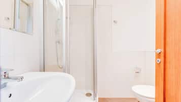 Dusche, Haartrockner, Bidet, Seife