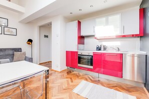 Private kitchen - Chic & Bright Vinohrady Penthouse, City Center, Parking (Prague)