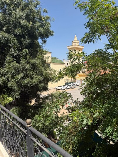 107 m² apartment with a 20 m² terrace, ideally located in Constantine