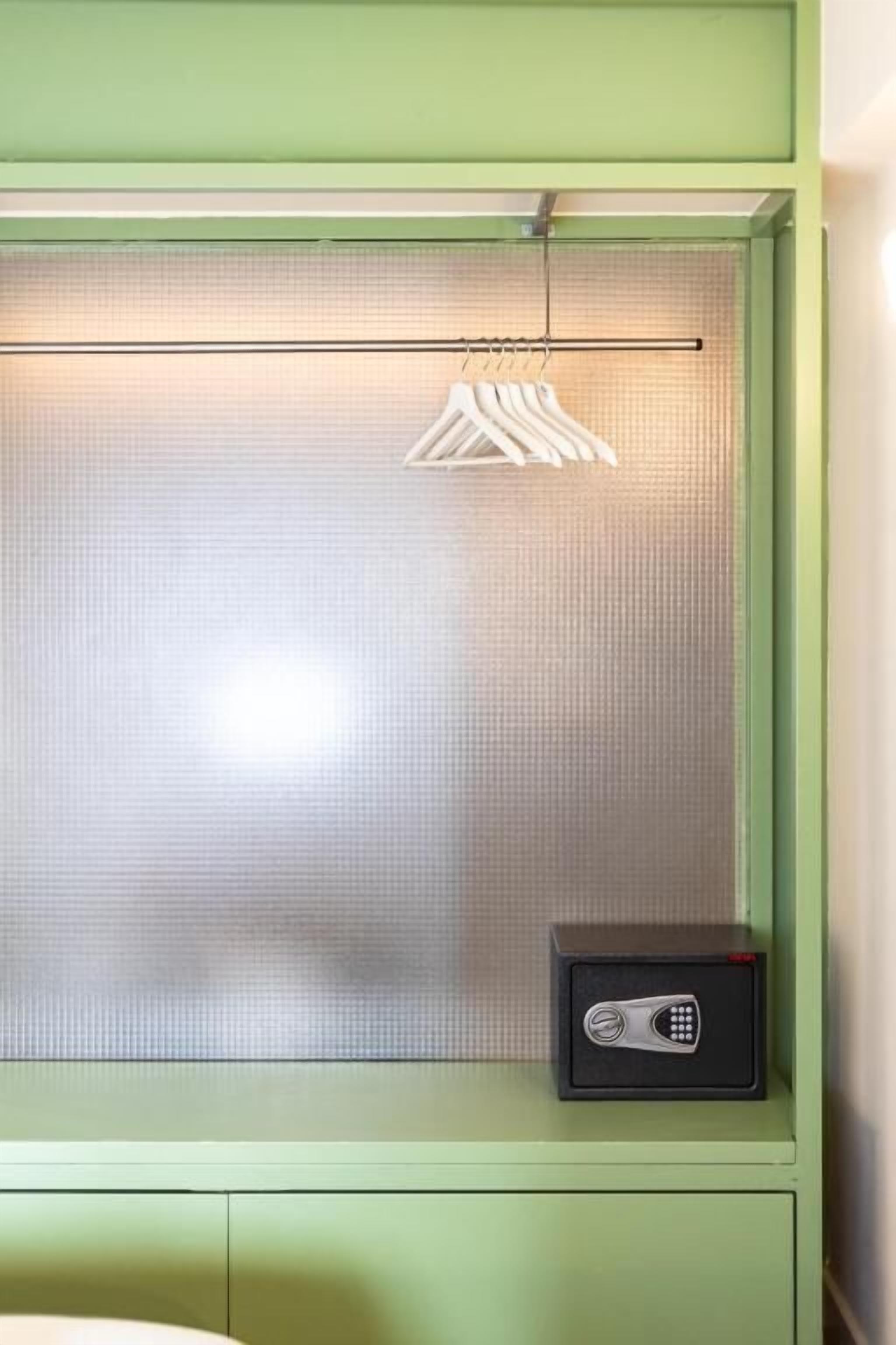 Suite, 2 eenpersoonsbedden, uitzicht op stad | Interieur