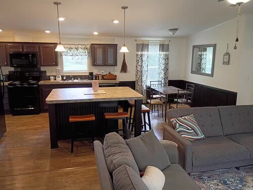 3/2 home close to all Springs and Rivers, pet friendly.