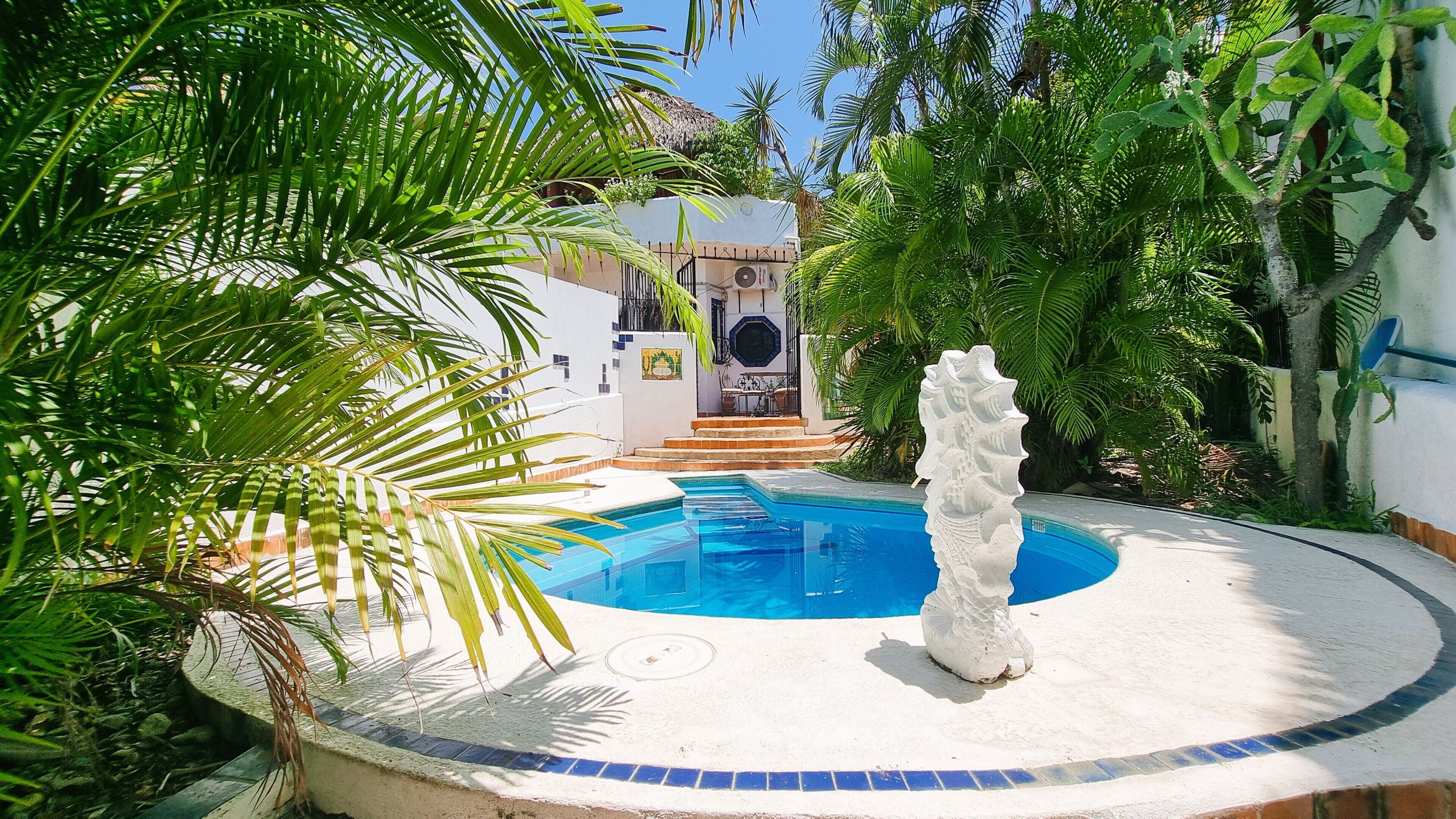 حمام سباحة