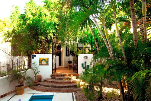 3 bdrm house with Private Pool & Steps from Manzanillo Beach