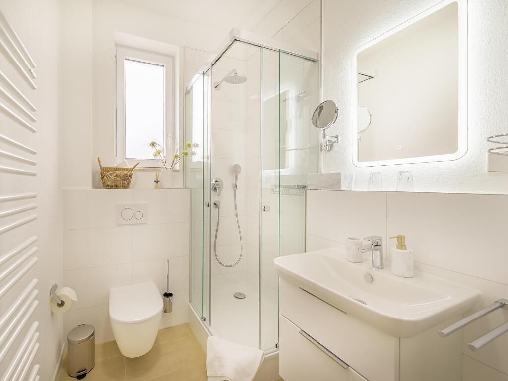 Dusche, Haartrockner, Handtücher, Seife