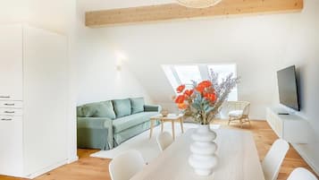 Superior-Apartment, Blick auf den Innenhof | Wohnbereich
