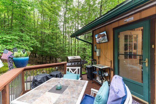 Prime Location w Hot tub & Firepit