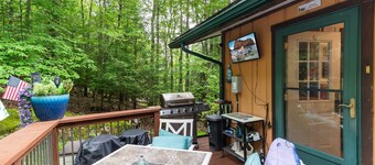 Prime Location w Hot tub & Firepit
