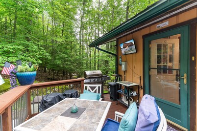 Prime Location w Hot tub & Firepit