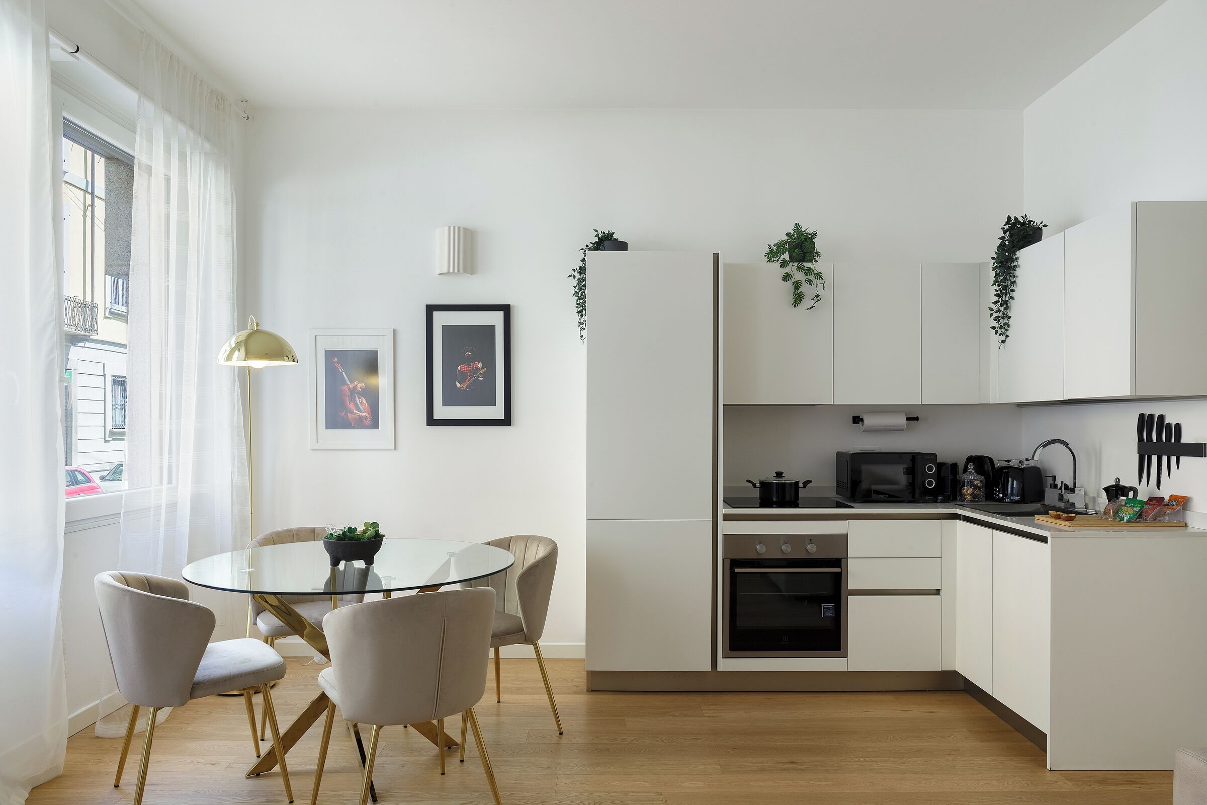 Coffee/tea maker, fridge, microwave, oven