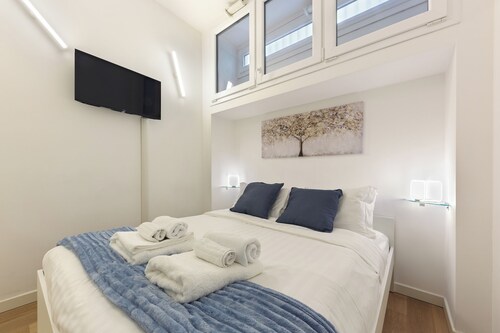 Nirone 8 Executive Suite | Luxury 2-Bedroom, 2-Bath Apartment