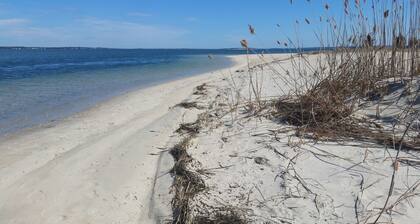 Enjoy a relaxing getaway to the North Fork -- Tranquil 1-bedroom apartment