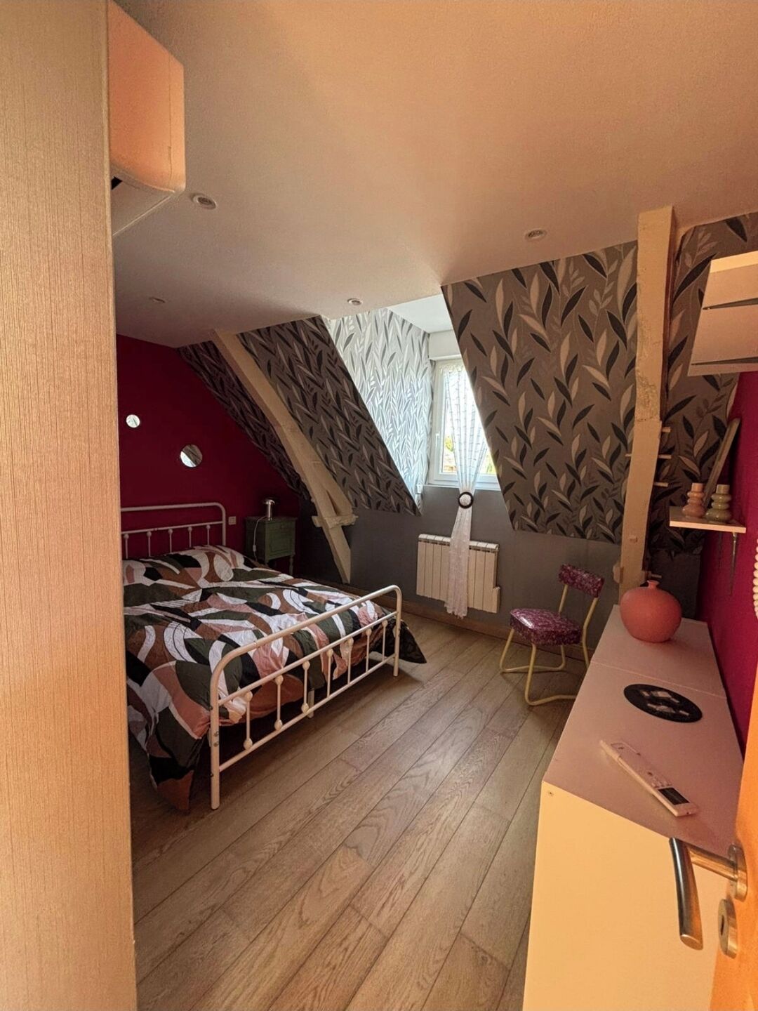 3 bedrooms, internet, bed sheets