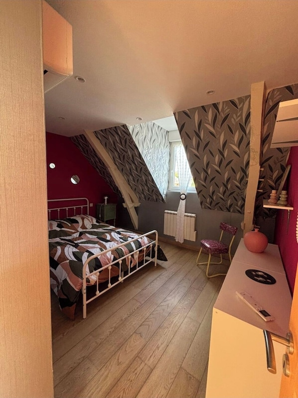 3 bedrooms, internet, bed sheets