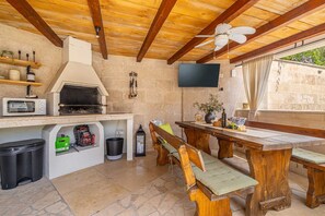 A kitchen with a built-in oven, a microwave, and a wooden bench. - Villa OASA with private heated pool (Ljutići)