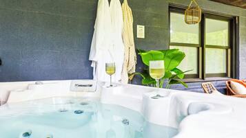 室內 SPA 浴池