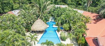 Tranquil Jungle Nest Near Guiones Surf with Pool