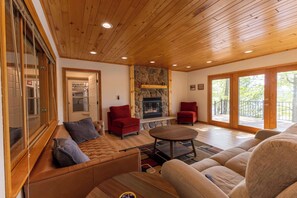 TV, fireplace, offices