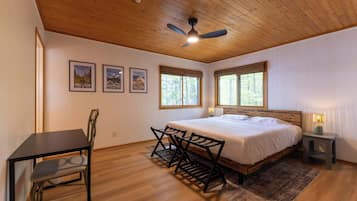 3 bedrooms, desk, WiFi, bed sheets