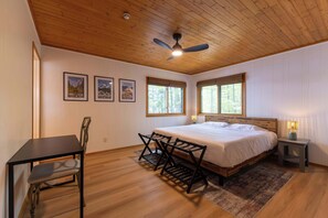 3 bedrooms, desk, WiFi, bed sheets