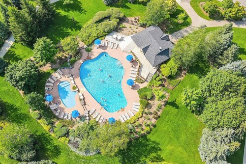 Cozy Blue Mountain Condo with Pool & Shuttle