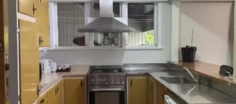 3 bedrooms House