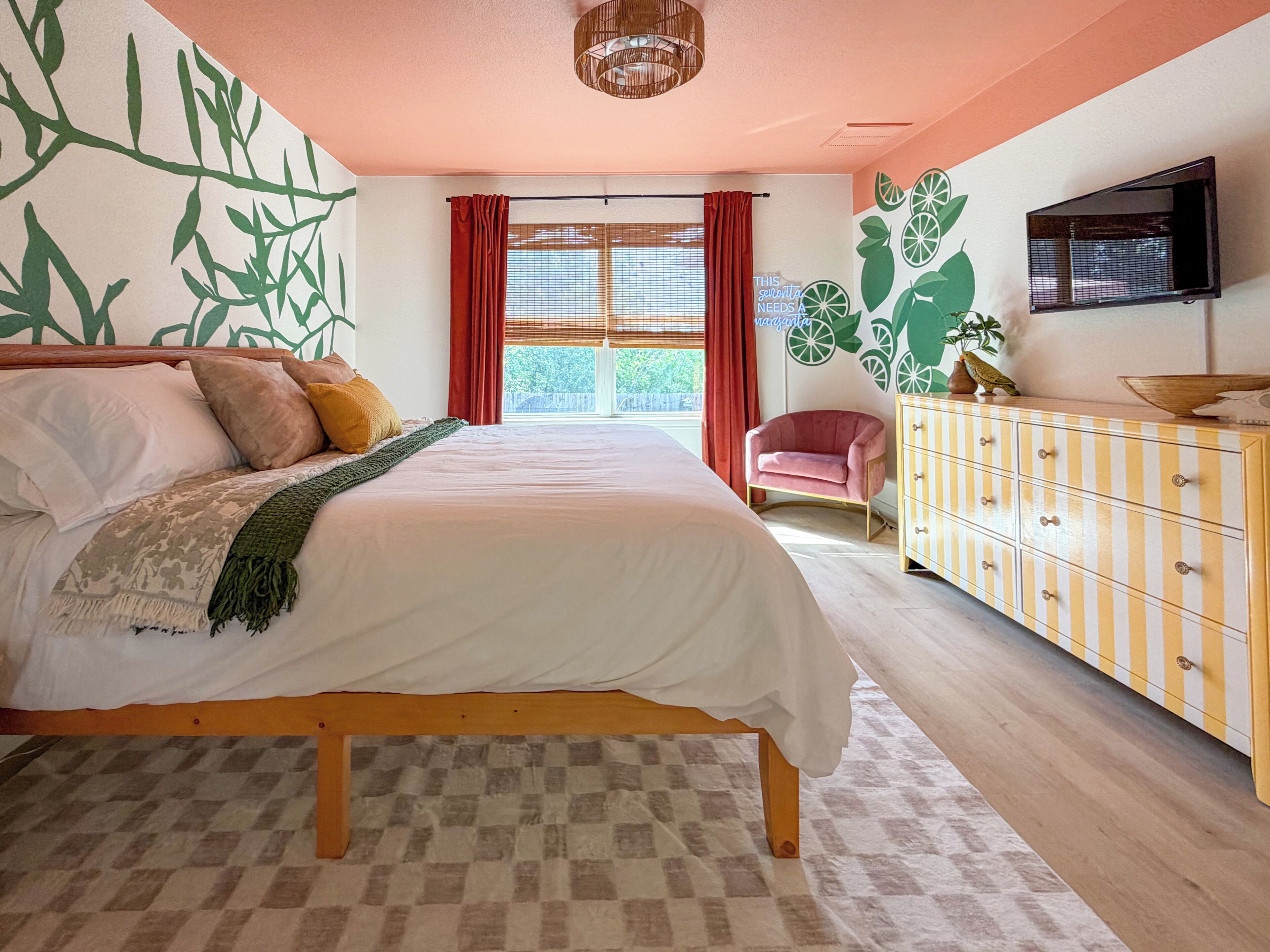 3 habitaciones, tabla de planchar con plancha, wifi y ropa de cama 