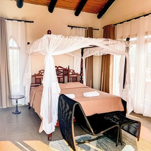4 habitaciones, tabla de planchar con plancha, wifi y ropa de cama 