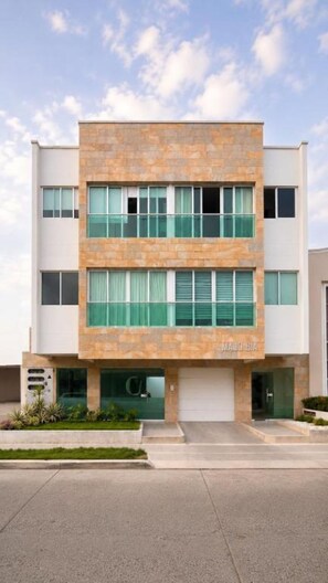 Exterior - studio 240mbps-parqueadero techado (Montería)