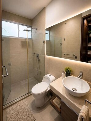Towels, soap, toilet paper - studio 240mbps-parqueadero techado (Montería)