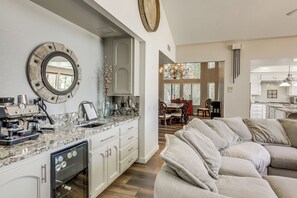 Fernseher, Kamin, Bücher