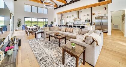 Sprawling 6-Home Yancey Ranch w/ On-Site Lake