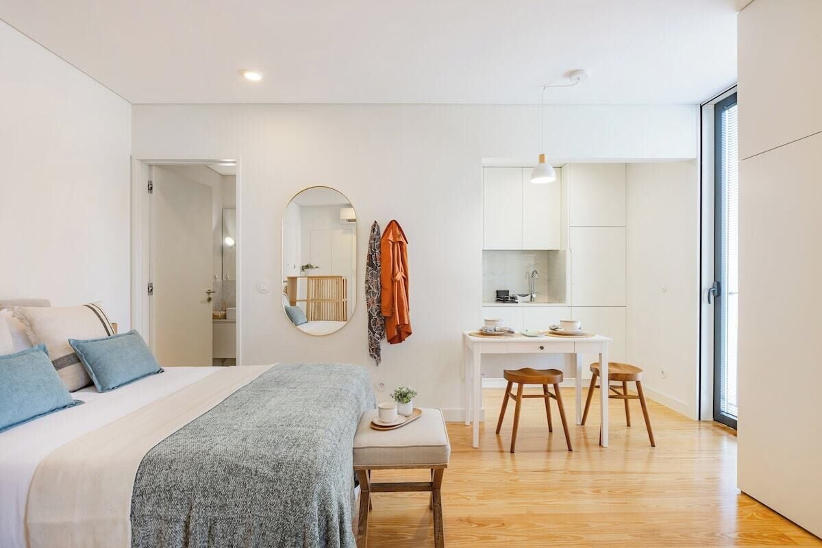 Iron/ironing board, internet, bed sheets