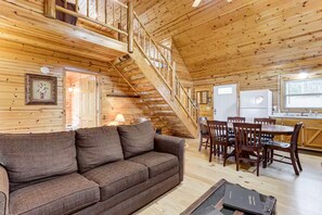 TV, fireplace - Eureka Springs Multi-Cabin Rental: Saltwater Pool! (Eureka Springs)