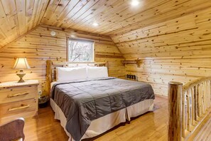 Iron/ironing board, Internet, bed sheets - Eureka Springs Multi-Cabin Rental: Saltwater Pool! (Eureka Springs)