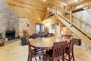 TV, fireplace - Eureka Springs Multi-Cabin Rental: Saltwater Pool! (Eureka Springs)