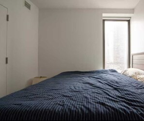1 bedroom, WiFi, bed sheets - Pleasant 1-bedroom @ waterfront tower in Greenpoint right across of Manhattan (Brooklyn)