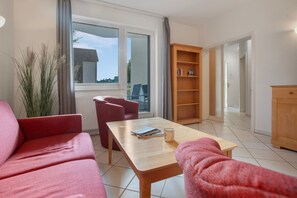 Living area - Apartment 'Diana' with Terrace and 300 m from the Beach (Zempin)