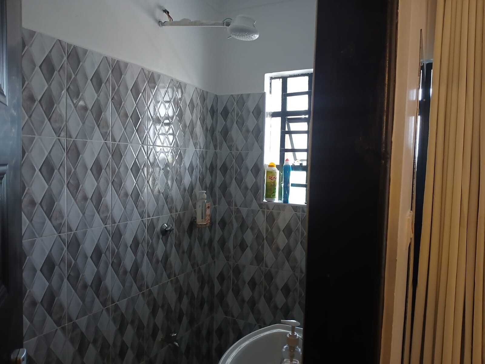 Dusche, Bidet, Handtücher, Seife