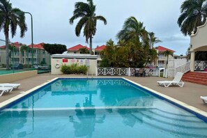 Outdoor pool - Clermont Gated apartment Tennis Court, Shared Pool, Warrens 5 min, Beach 10 min (Saint James)