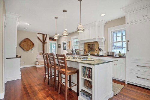 Stonington Village | Walk to Beach, Shops & Dining