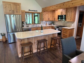 Private kitchen - The Cabin at Emerald Heights (Whitefish)